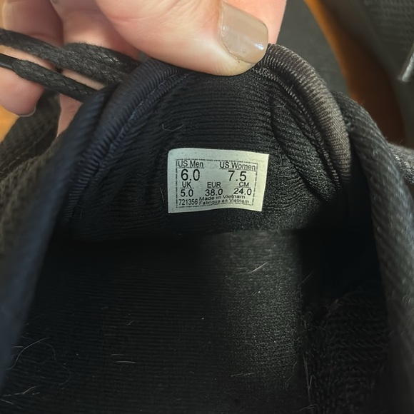 Vans - Picture 4 of 5